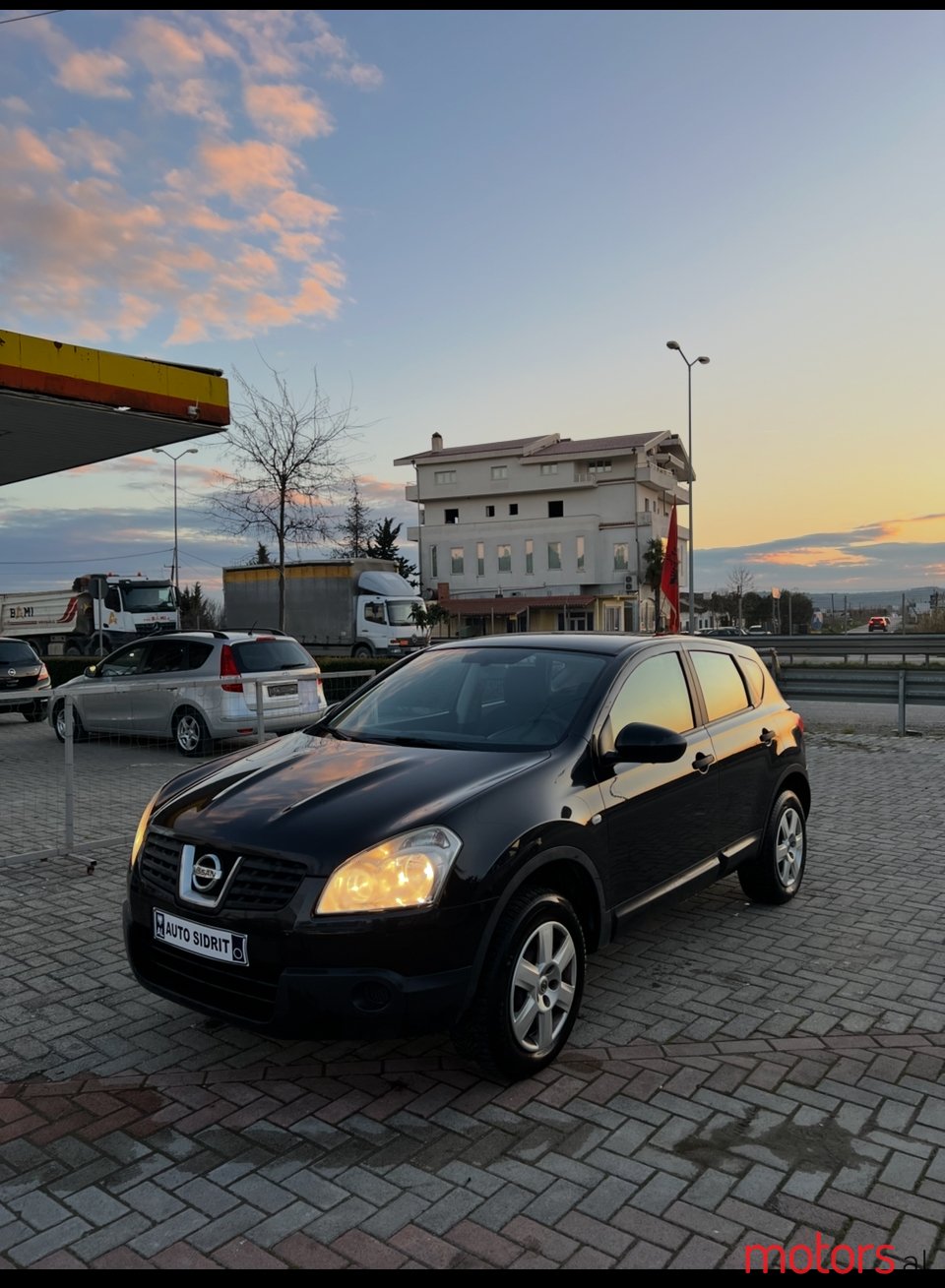 2010' Nissan photo #3