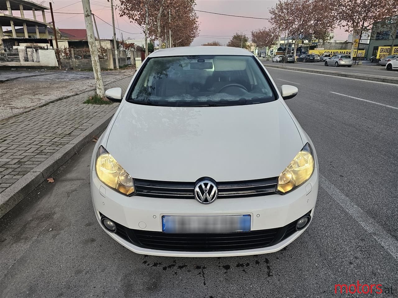 2011' Volkswagen Golf photo #3