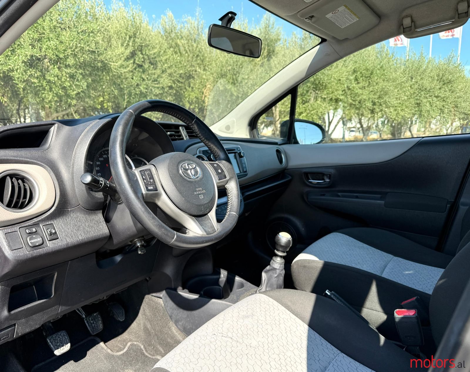 2014' Toyota Yaris photo #2