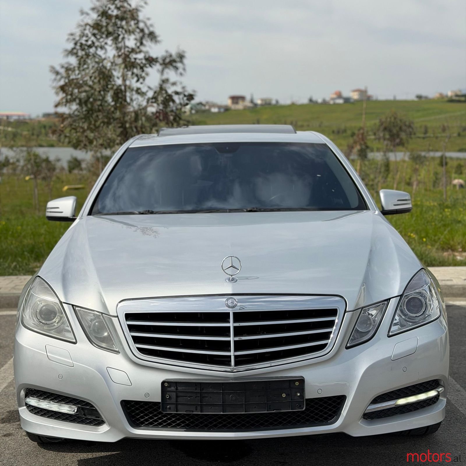 2011' Mercedes-Benz E 220 photo #6