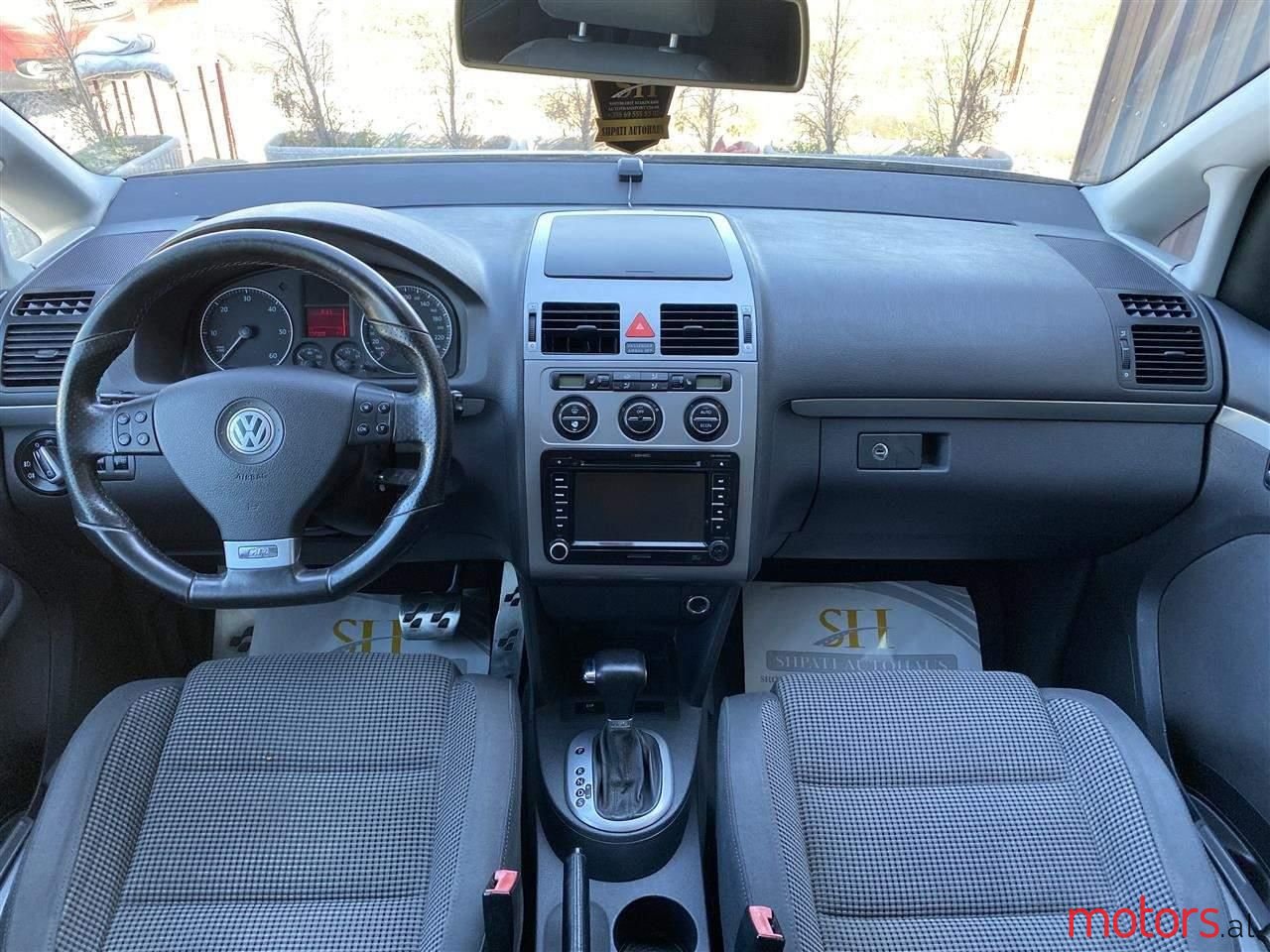 2005' Volkswagen Touran photo #3