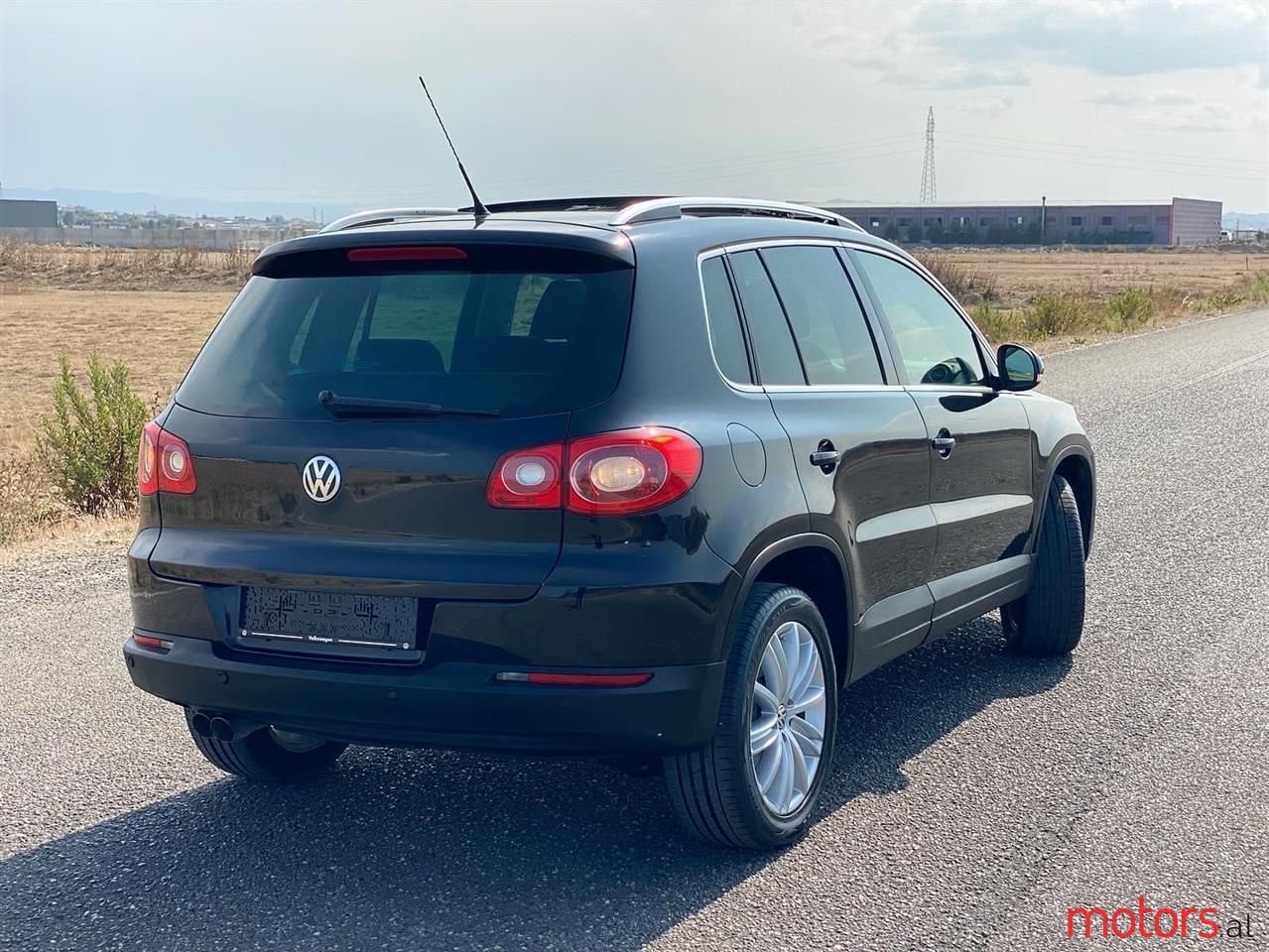 2009' Volkswagen Tiguan photo #3