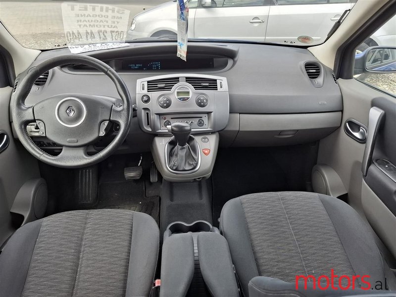 2007' Renault Grand Scenic photo #2