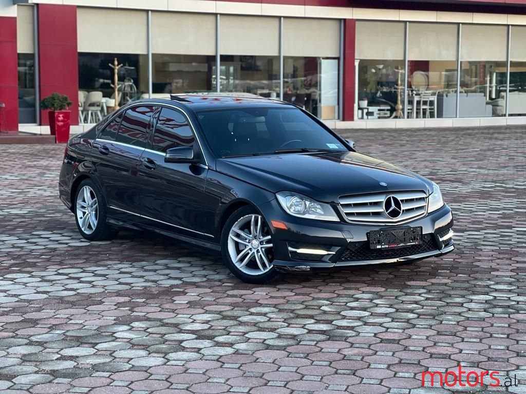 2012' Mercedes-Benz C 300 photo #2