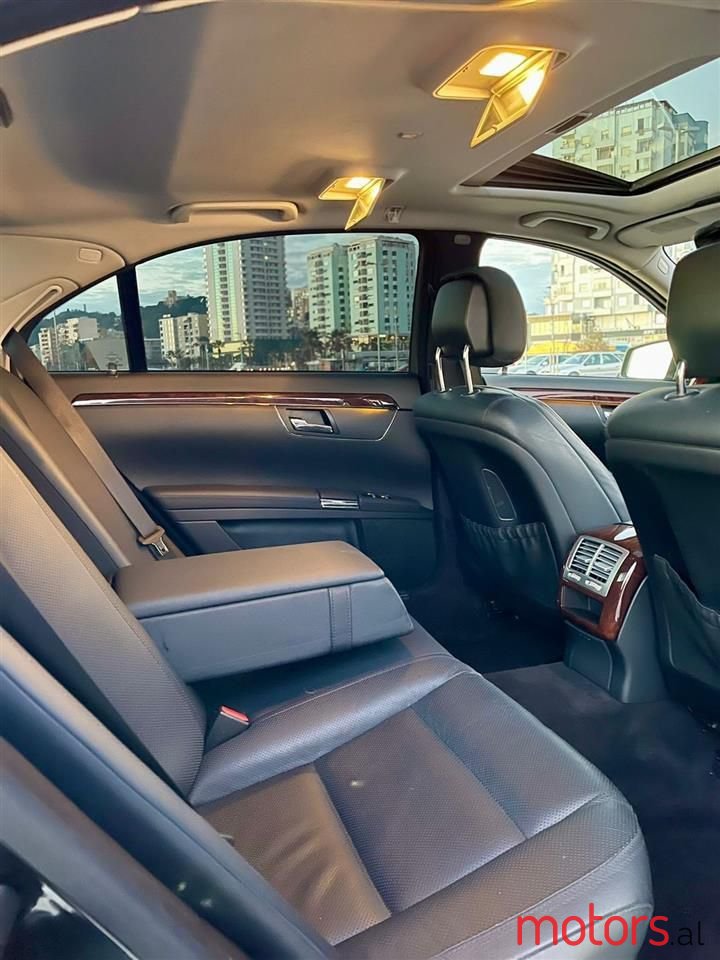 2011' Mercedes-Benz S 550 photo #6