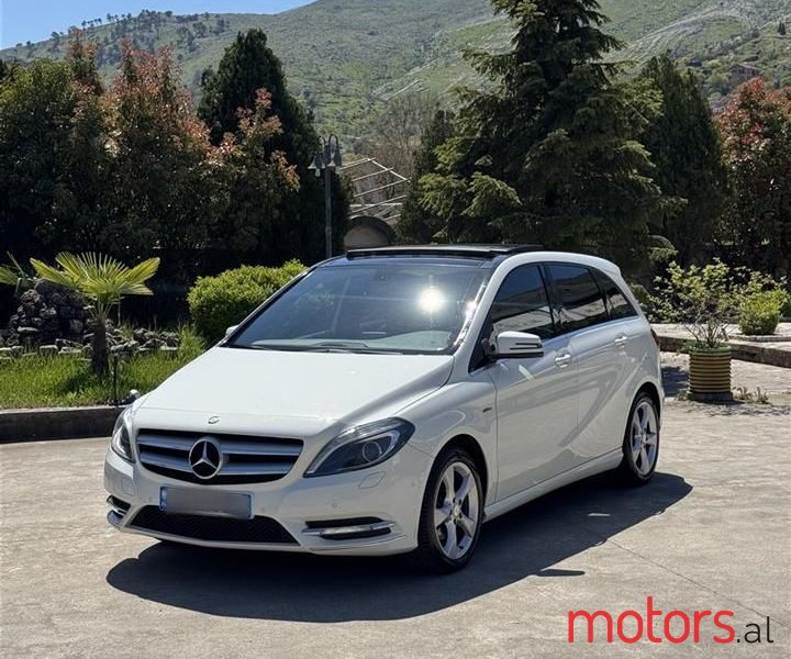 2013' Mercedes-Benz B 200 photo #1