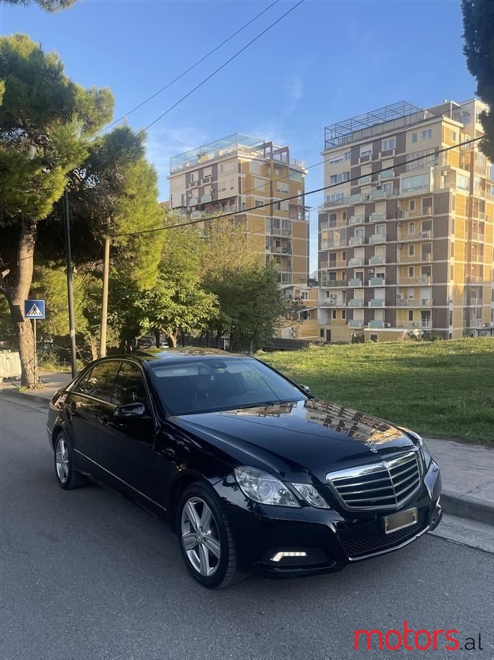 2011' Mercedes-Benz E 350 photo #1