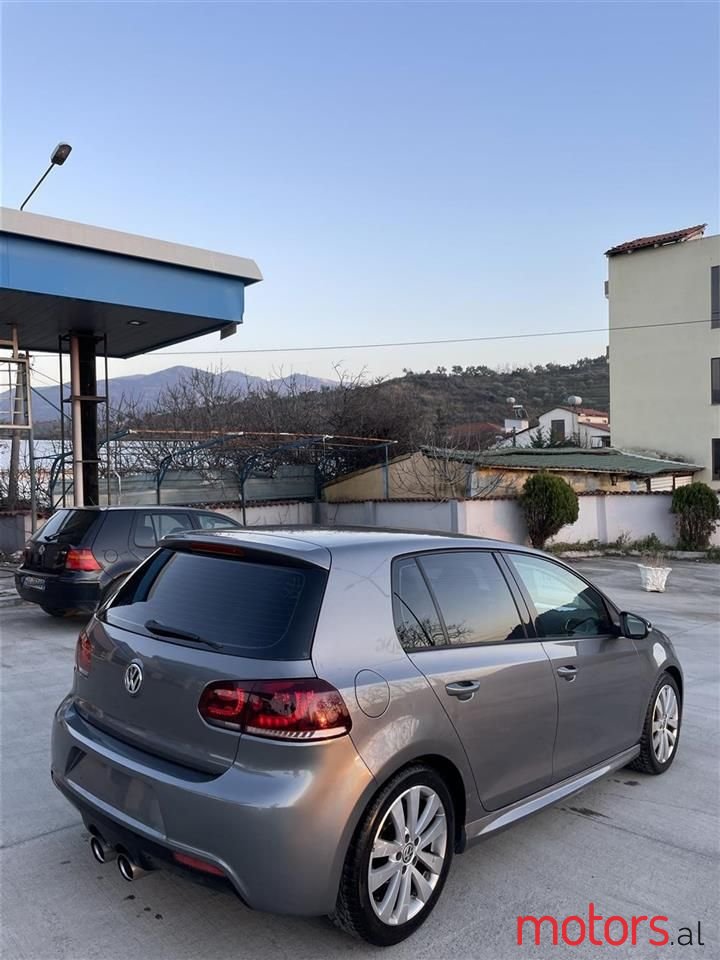 2011' Volkswagen Golf photo #5