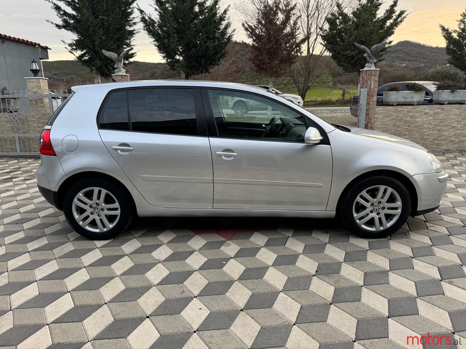 2008' Volkswagen Golf photo #3