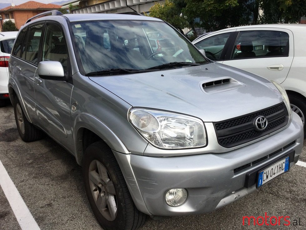 2005' Toyota RAV4 photo #1