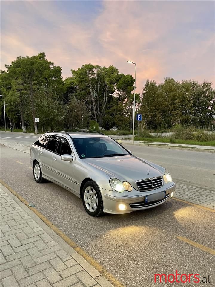 2005' Mercedes-Benz C 220 photo #6