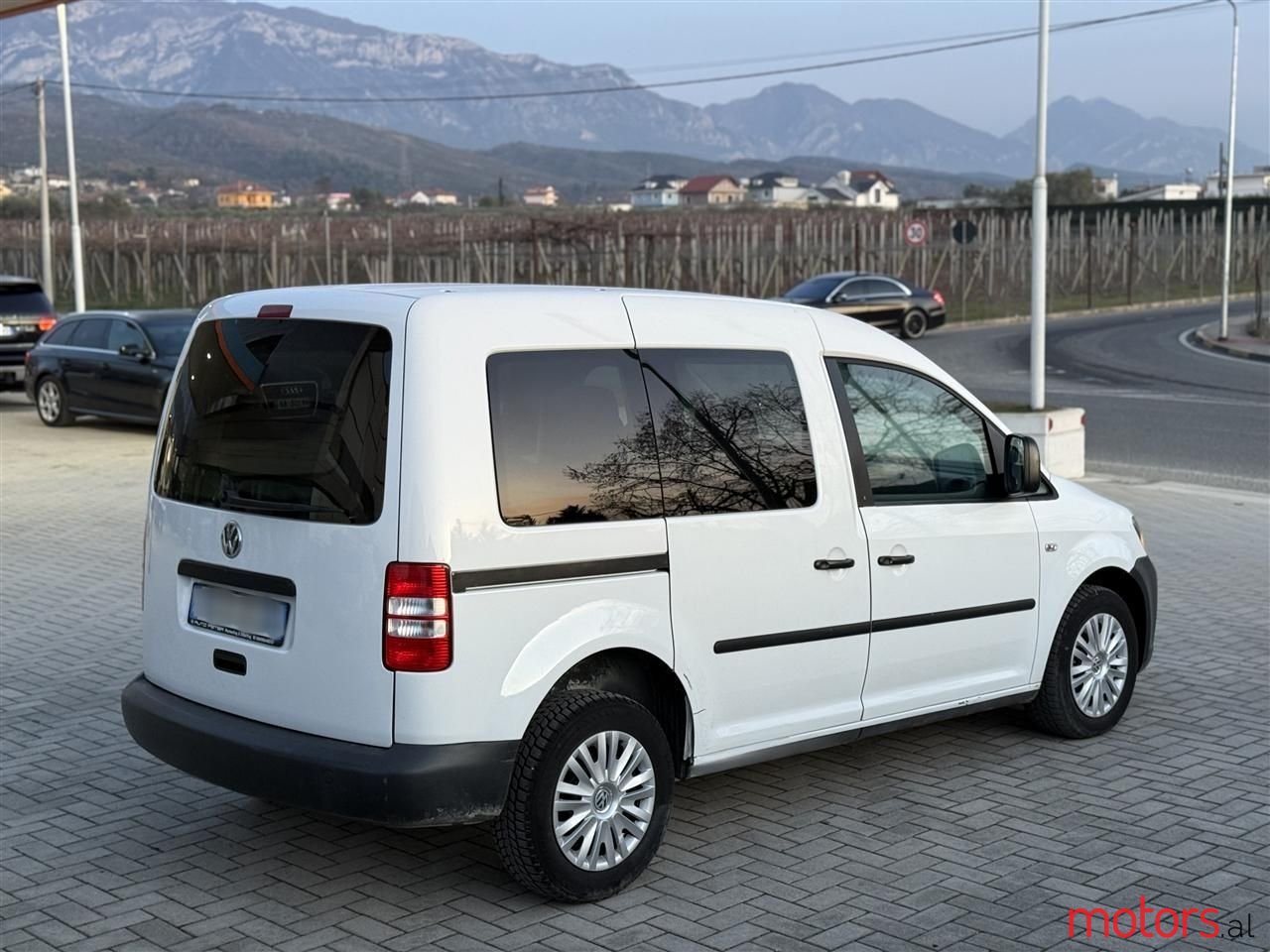 2010' Volkswagen Caddy photo #5