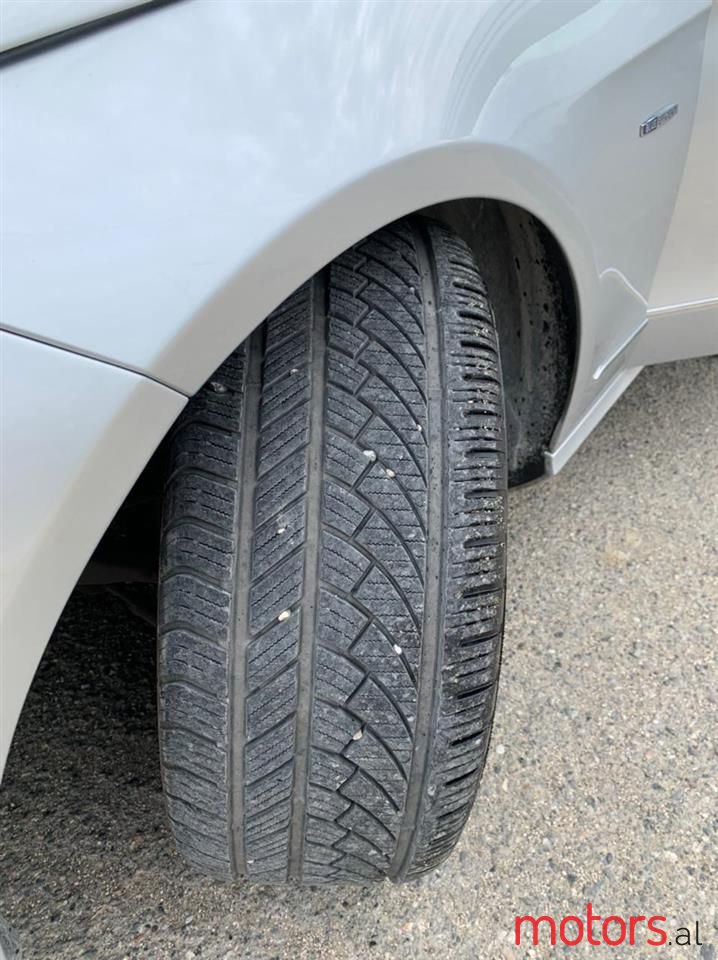 2010' Mercedes-Benz E 220 photo #3