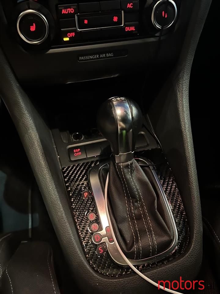 2010' Volkswagen Golf photo #2