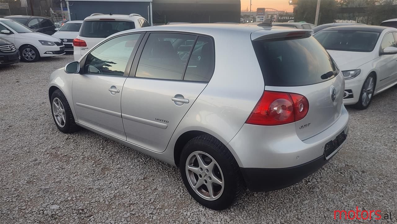 2008' Volkswagen Golf photo #3