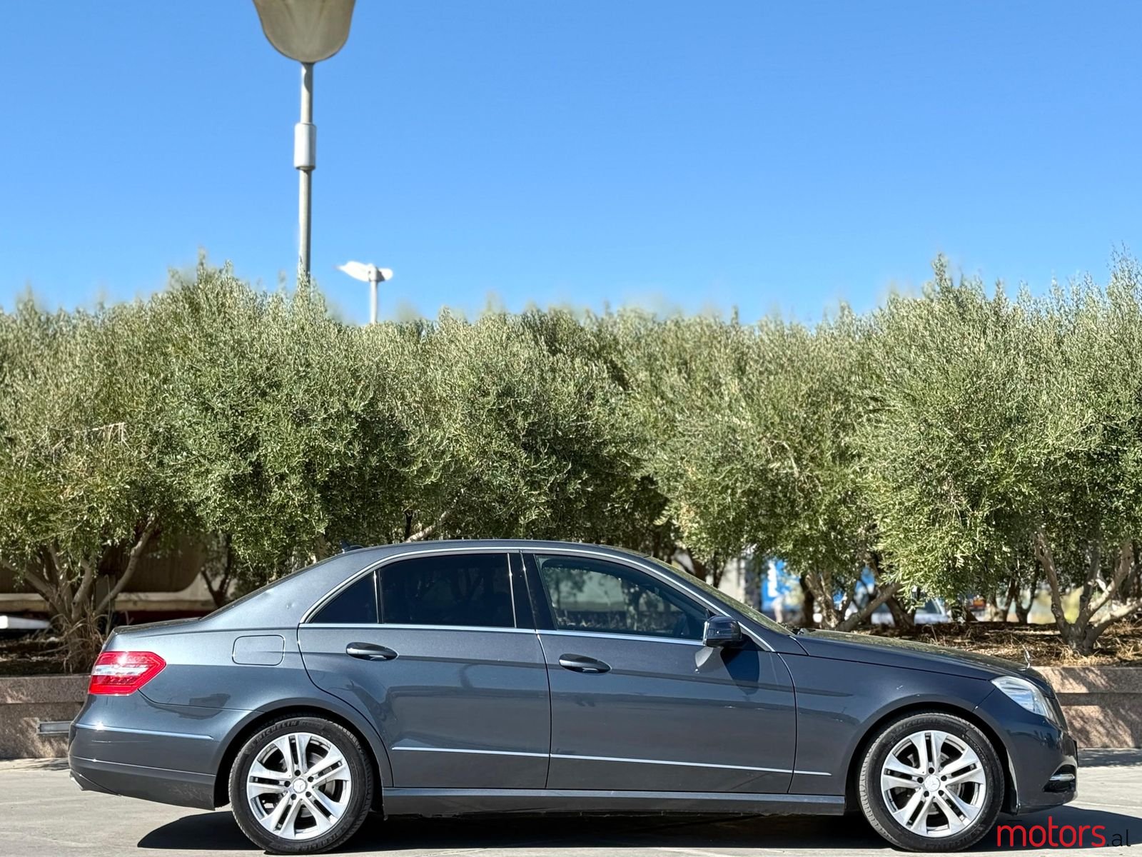 2013' Mercedes-Benz E 220 photo #6