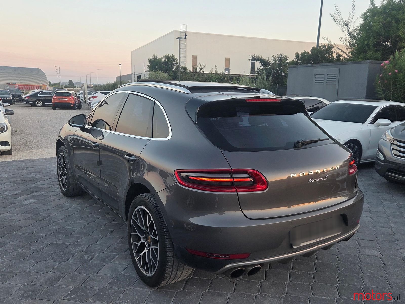 2015' Porsche Macan photo #2