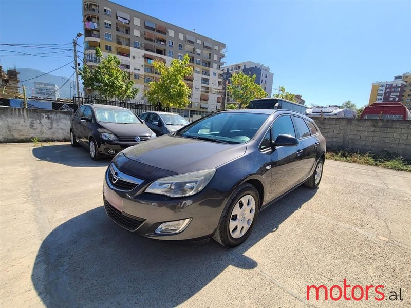 2011' Opel Astra photo #6