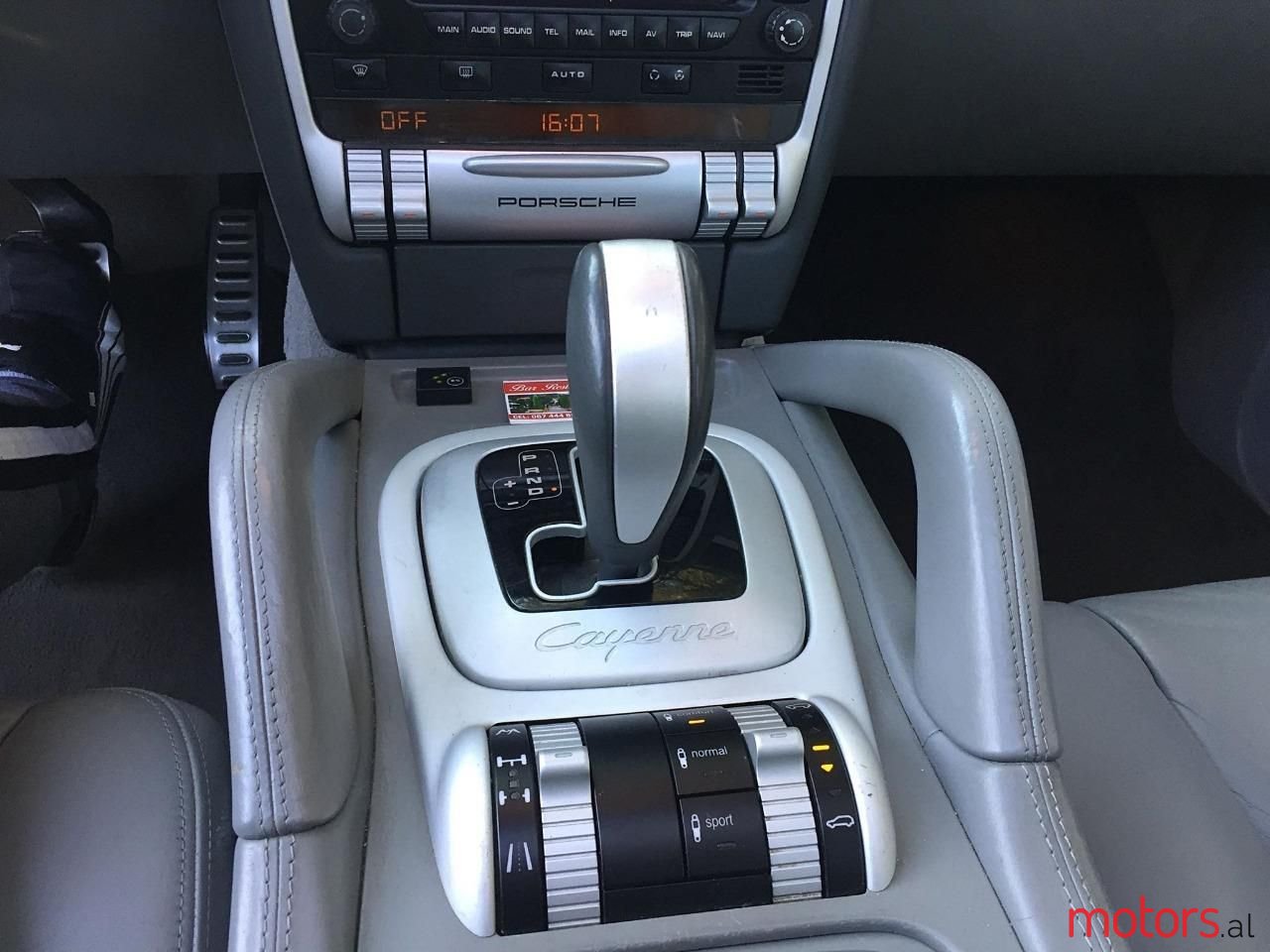 2005' Porsche Cayenne photo #3