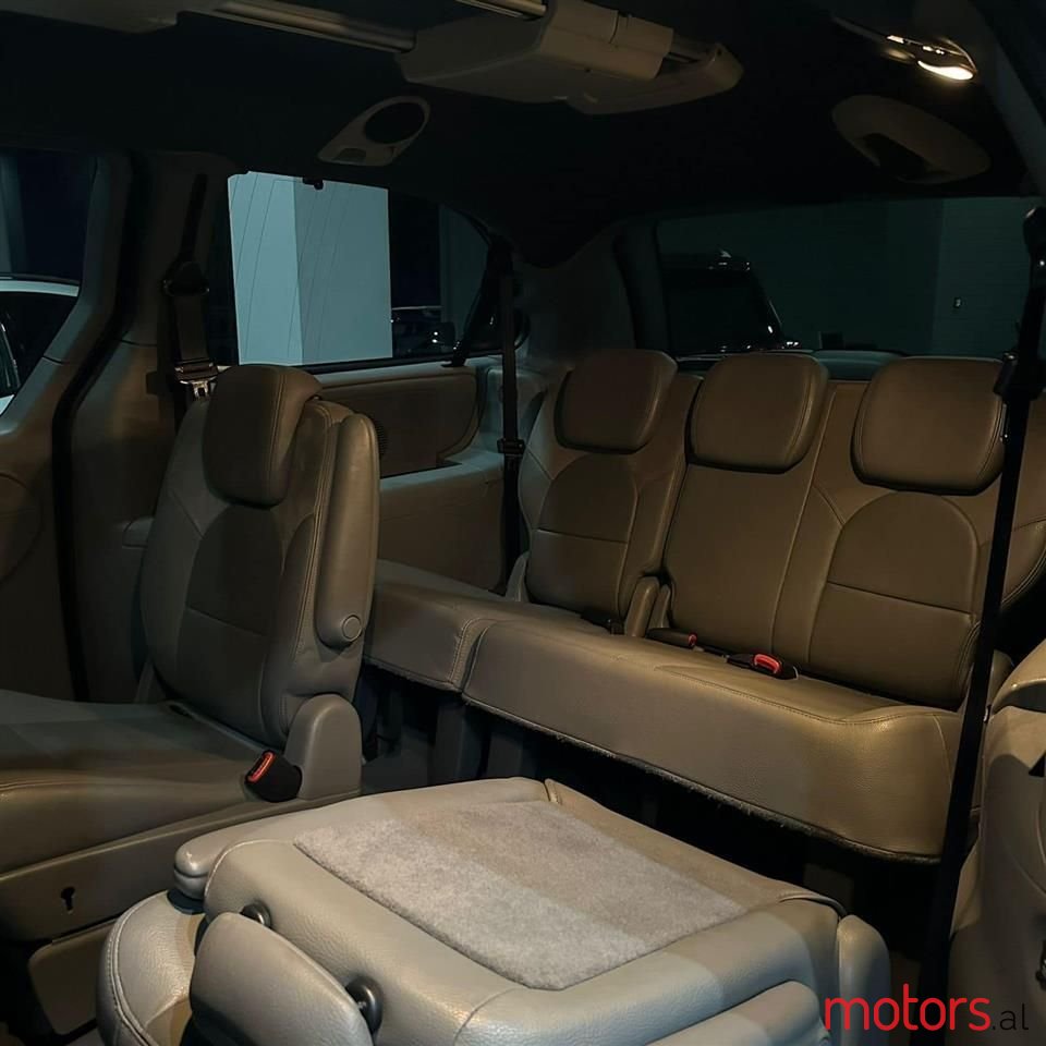 2007' Chrysler Grand Voyager photo #4