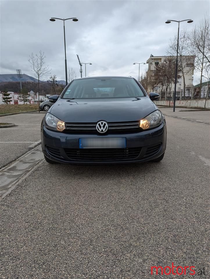 2011' Volkswagen Golf photo #2