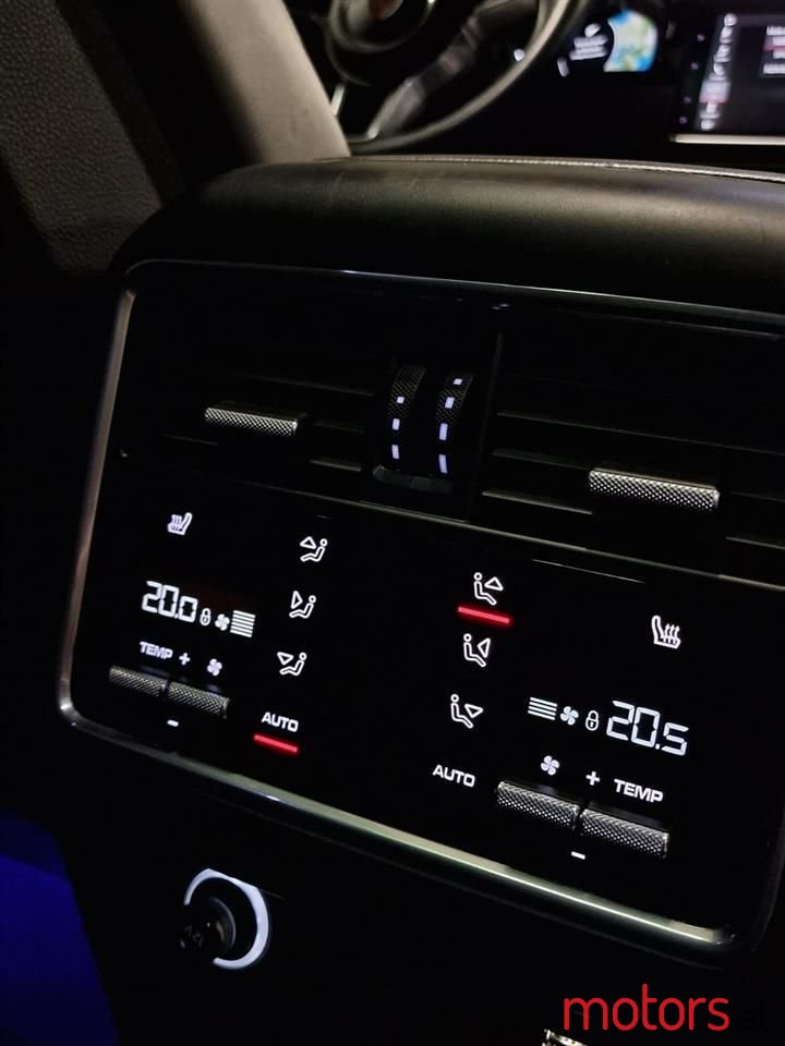 2020' Porsche Cayenne photo #6