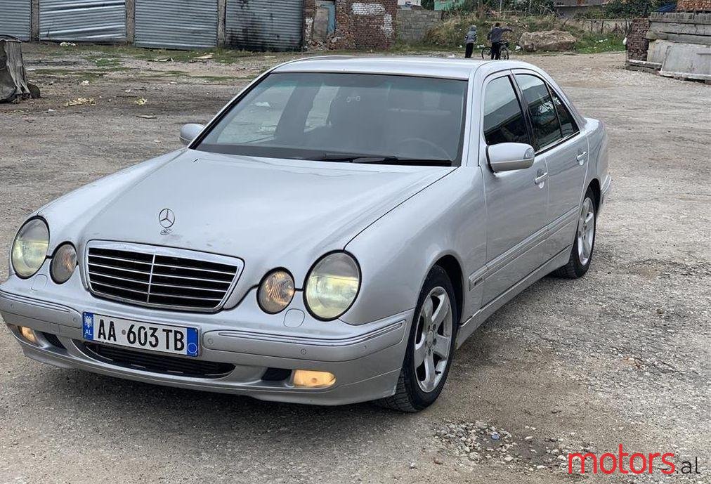 2001' Mercedes-Benz E 320 photo #2