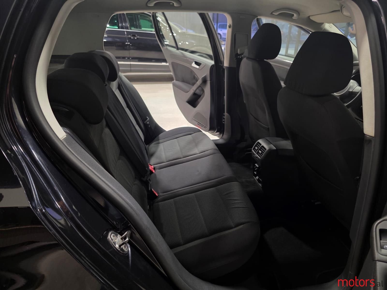 2009' Volkswagen Golf photo #4