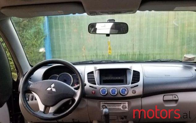 2006' Mitsubishi L200 photo #1