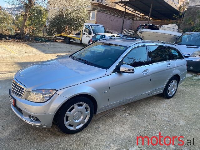 2010' Mercedes-Benz C-Class photo #2