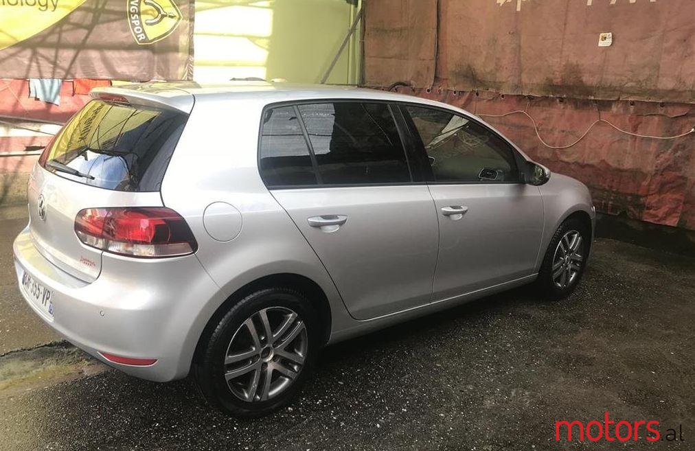 2009' Volkswagen Golf photo #2