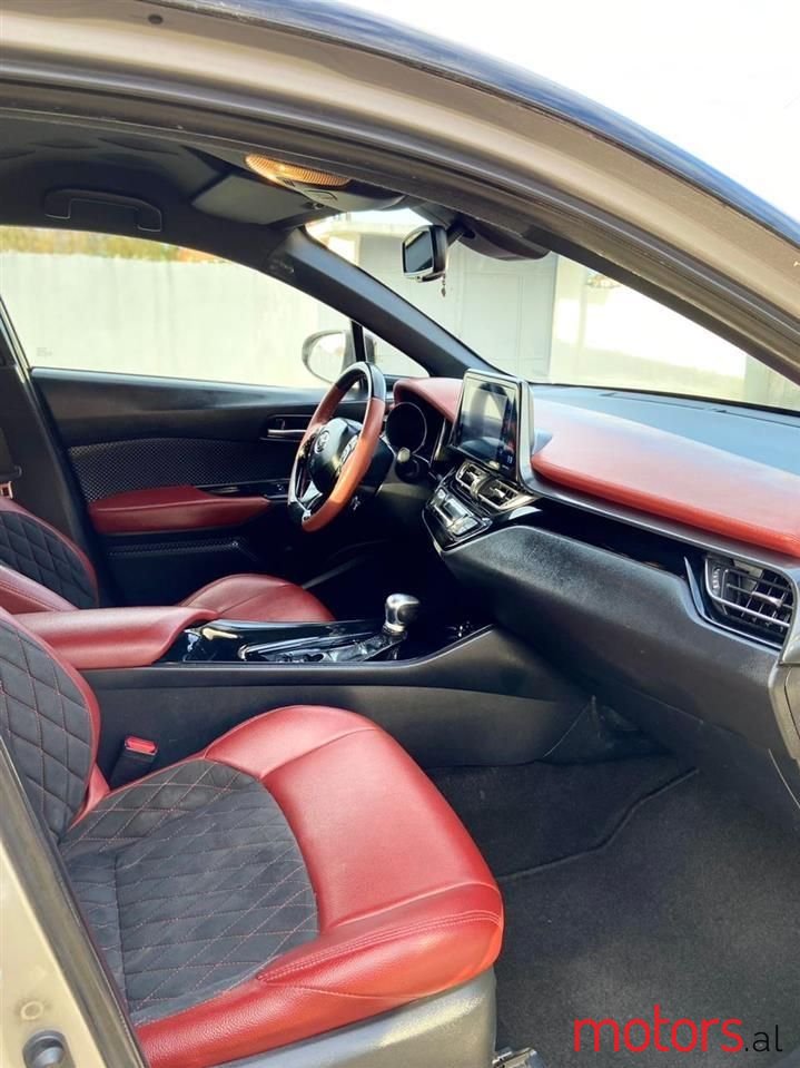 2018' Toyota C-HR photo #3
