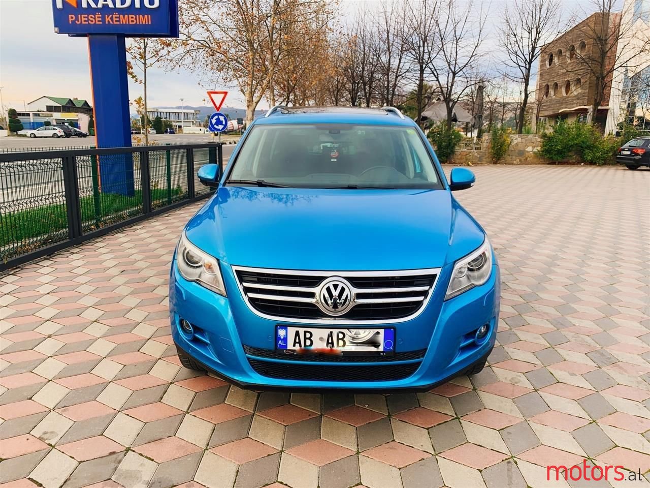 2009' Volkswagen Tiguan photo #2