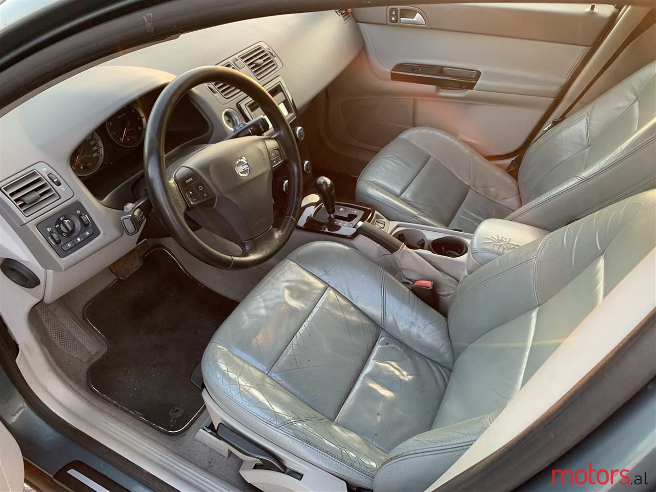 2005' Volvo V50 photo #2