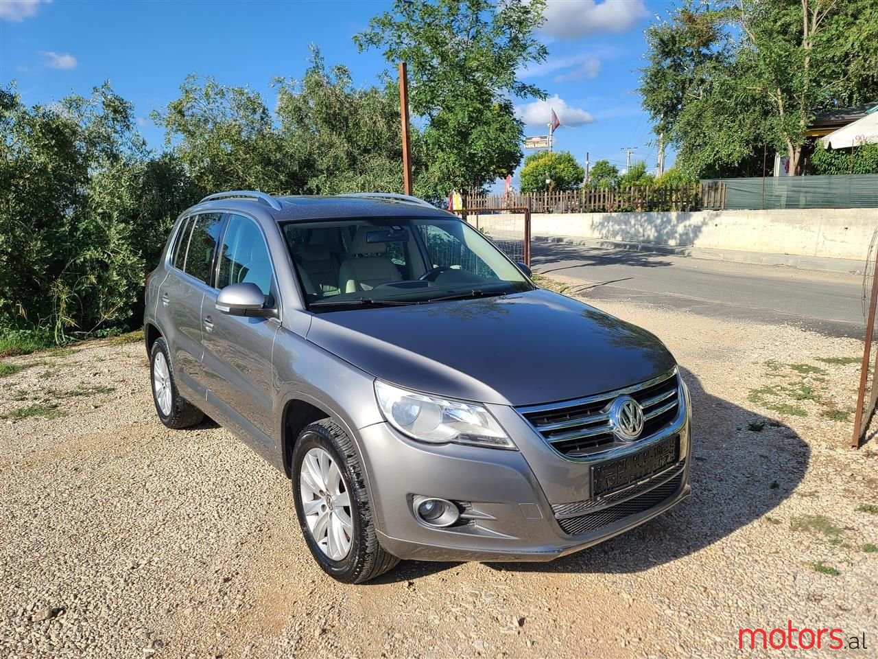 2009' Volkswagen Tiguan photo #1