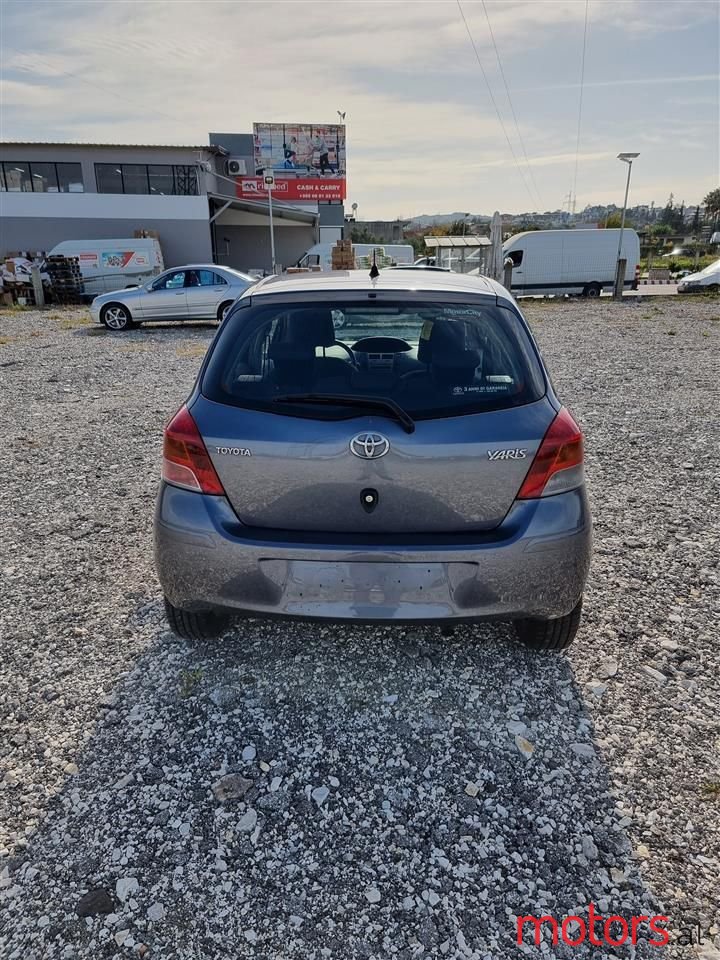 2009' Toyota Yaris photo #5