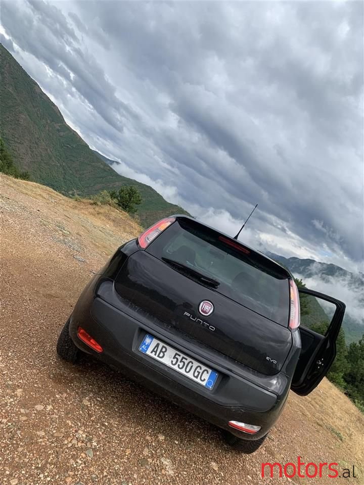 2012' Fiat Punto Evo photo #3