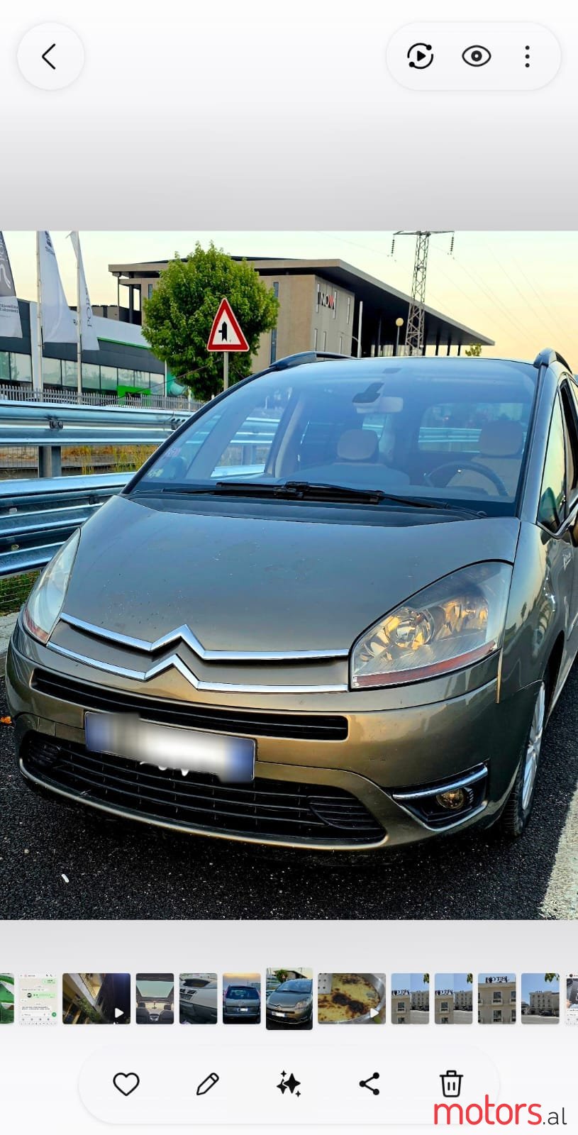 2010' Citroen C4 Grand Picasso photo #4
