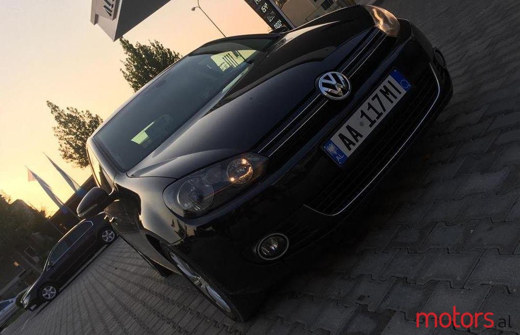 2011' Volkswagen Golf photo #2