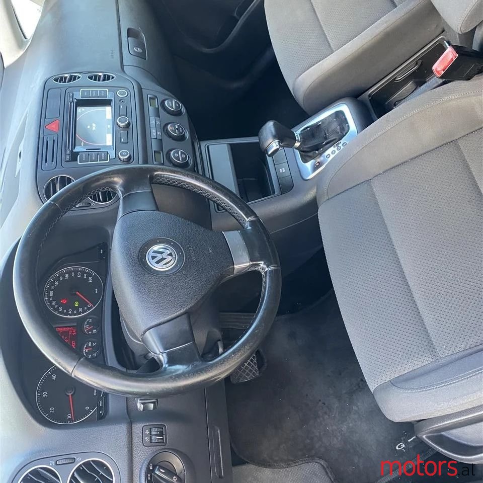 2008' Volkswagen Golf Plus photo #3