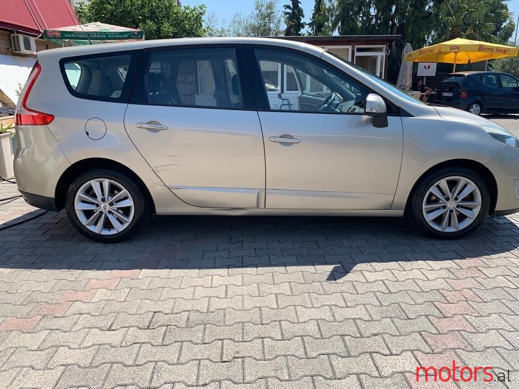 2009' Renault Scenic photo #5