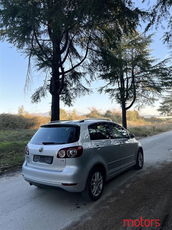 2010' Volkswagen Golf Plus photo #2