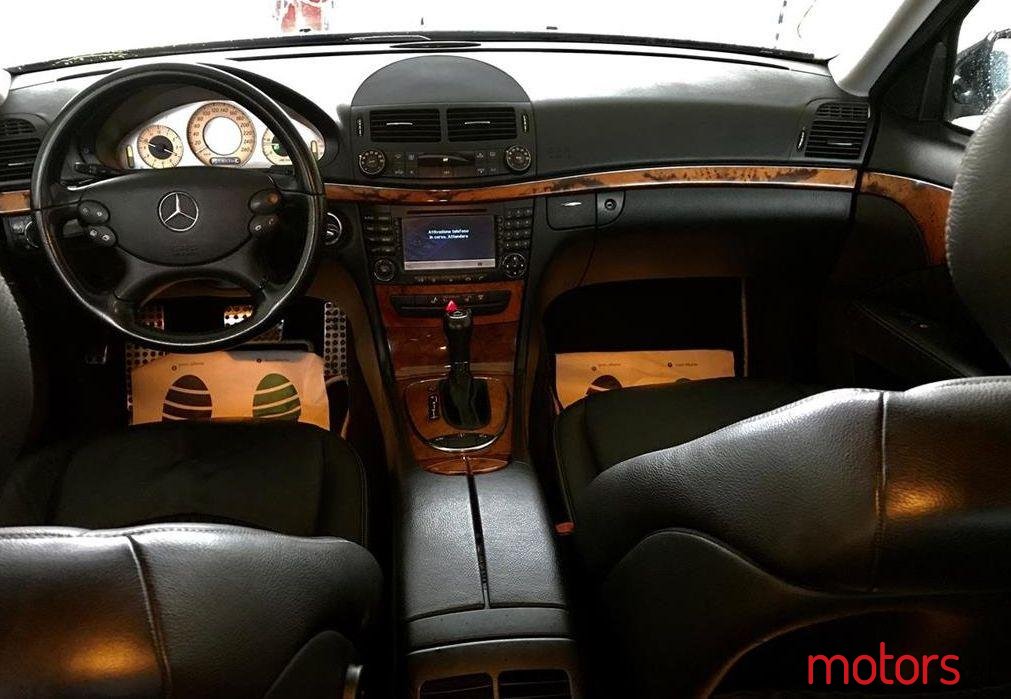 2007' Mercedes-Benz E 320 photo #1
