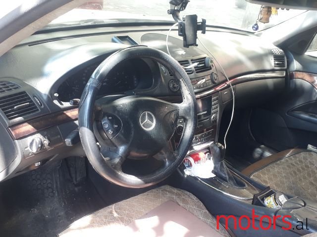 2005' Mercedes-Benz E-Class photo #5