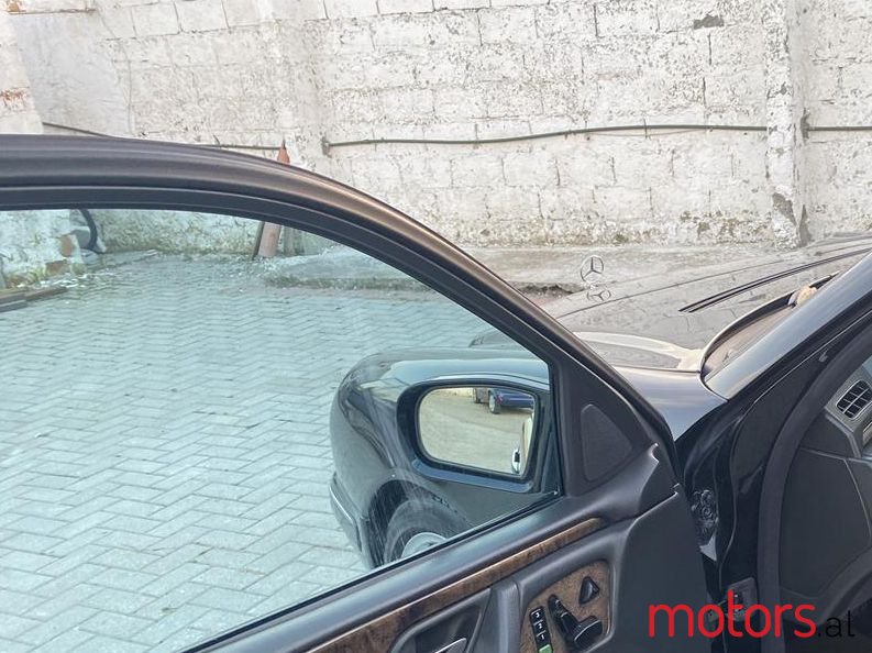 2001' Mercedes-Benz 270 photo #4