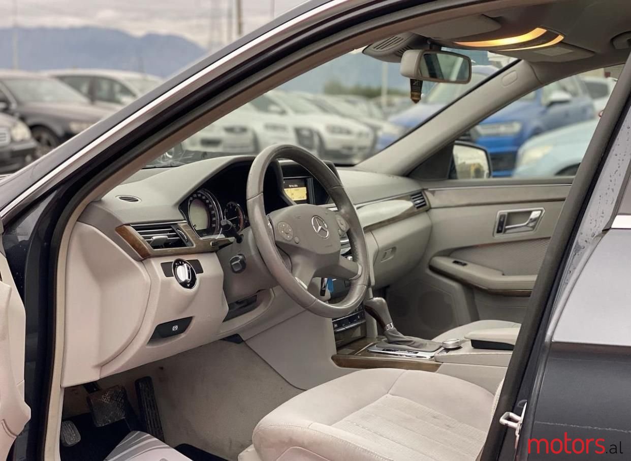 2009' Mercedes-Benz E 250 photo #5