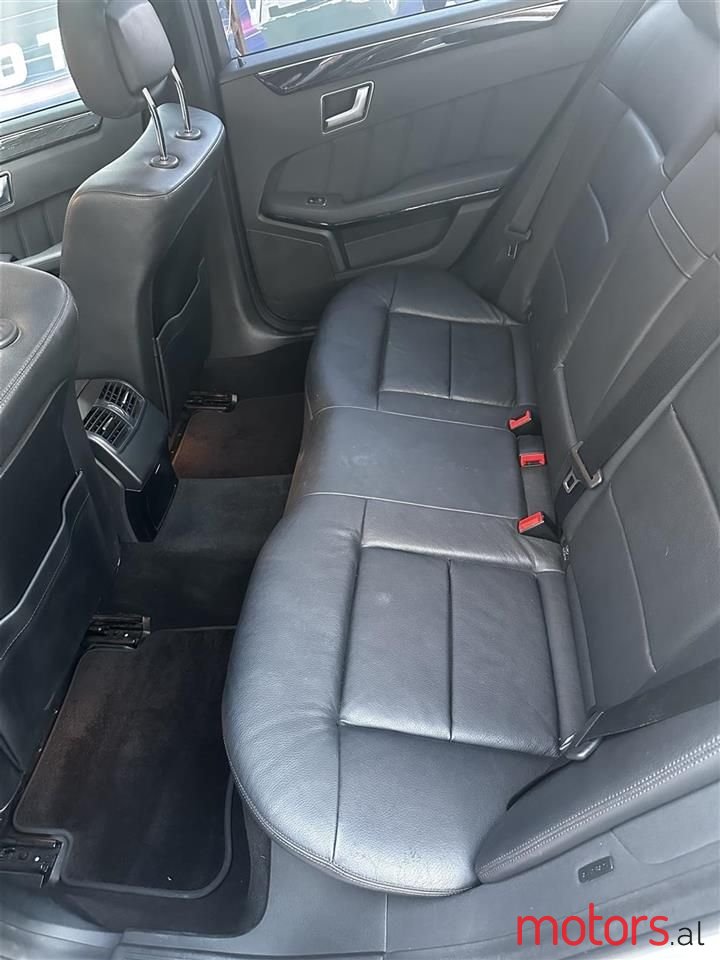 2013' Mercedes-Benz E 220 photo #5