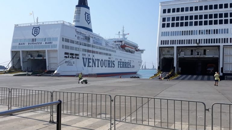 Dëbimi i jahtit luksoz në Durrës, Tare: Ja dokumentet, kapiteria theu ligjin kur porti është bosh