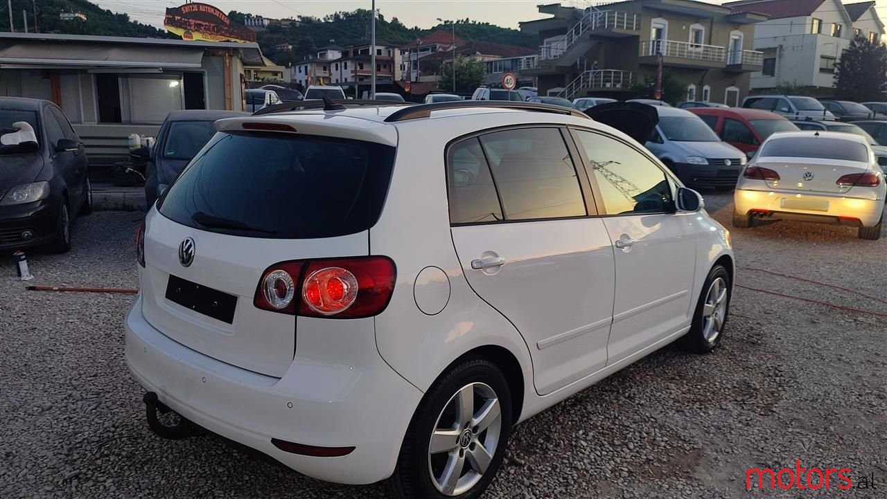 2010' Volkswagen Golf Plus photo #5