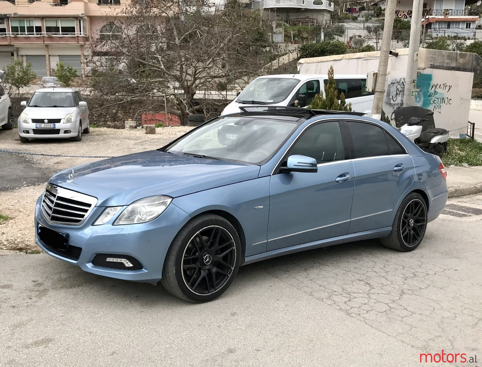 2010' Mercedes-Benz E 350 Bluetec Avantgarde Panorama photo #3